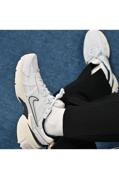 Nike V2K Run Kadın Beyaz Sneaker Sportie